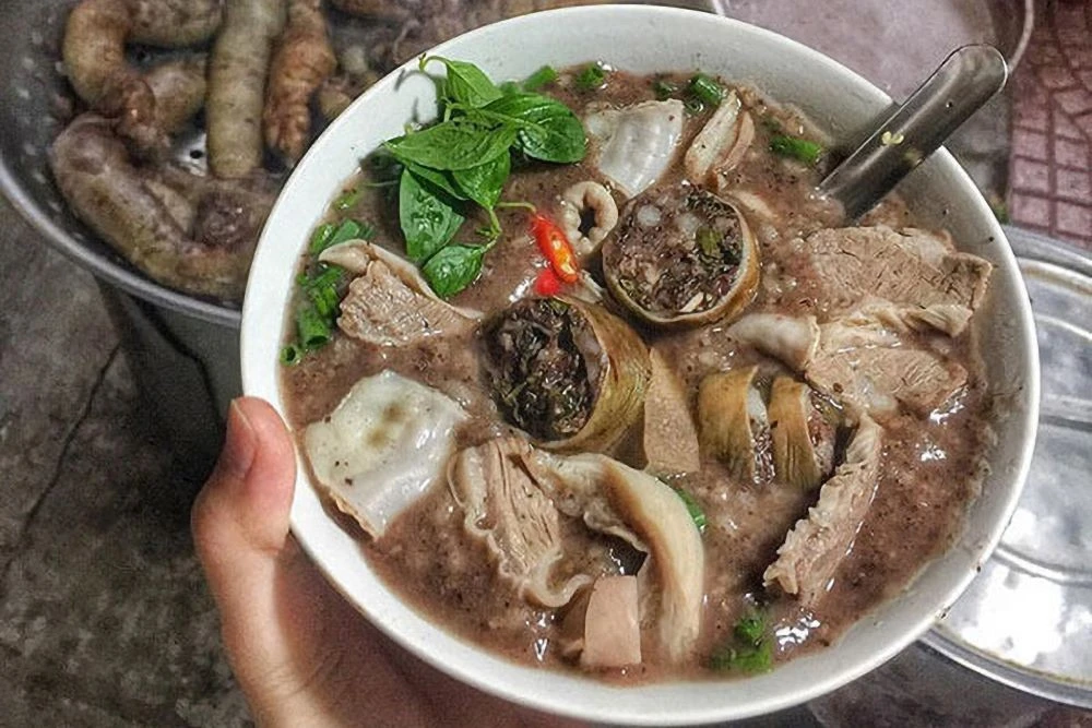 Ai nên hạn chế ăn cháo lòng để bảo vệ sức khỏe?