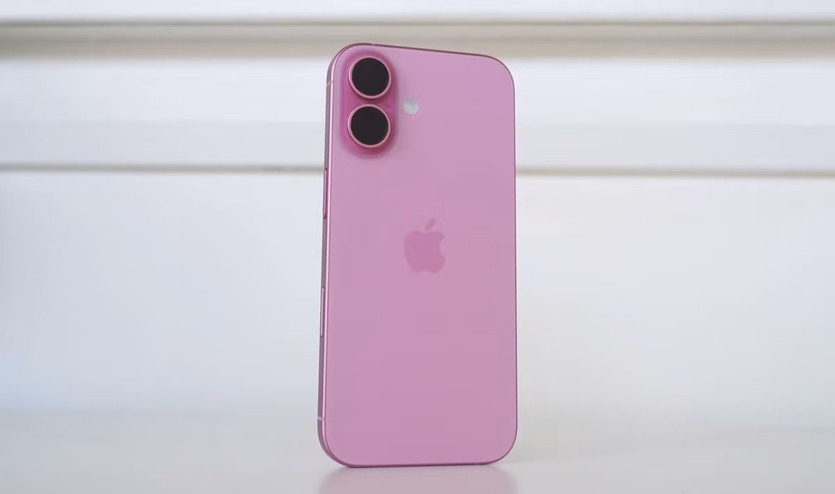 Gallery - Các dòng iPhone cũ hạ giá sâu giúp người dùng tiết kiệm chi phí - image 2