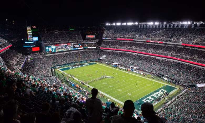 Lincoln Financial Field đang khẳng định vị thế của một công trình mang tầm vóc quốc tế. Với sự kết hợp toàn diện giữa ngôn ngữ kiến trúc biểu tượng, hạ tầng công nghệ tiên tiến cùng năng lực tổ chức xuất sắc, "The Linc" không chỉ tôn vinh di sản thể thao phong phú của Philadelphia, mà còn hứa hẹn trở thành một trong những điểm nhấn ấn tượng nhất, góp phần định hình thành công và nâng tầm trải nghiệm của ngày hội bóng đá lớn nhất hành tinh. (Ảnh: Nick Davis/Philadelphia Eagles) ​