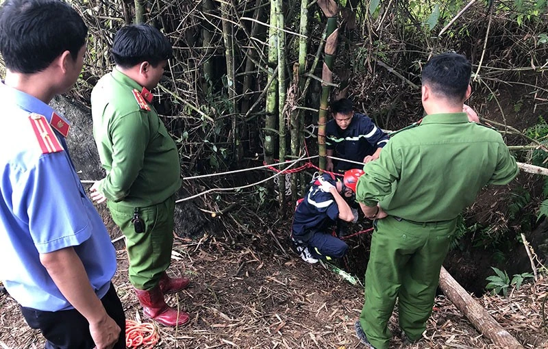 Mẩu thiếp mời tố sát nhân giết nữ sinh, vùi xác trong hang