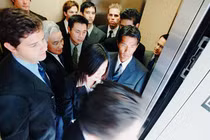 Cách cư xử trong thang máy phản ánh EQ cao hay thấp?