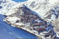 Khám phá thị trấn trăm tuổi không có đường phố trên dãy núi Andes
