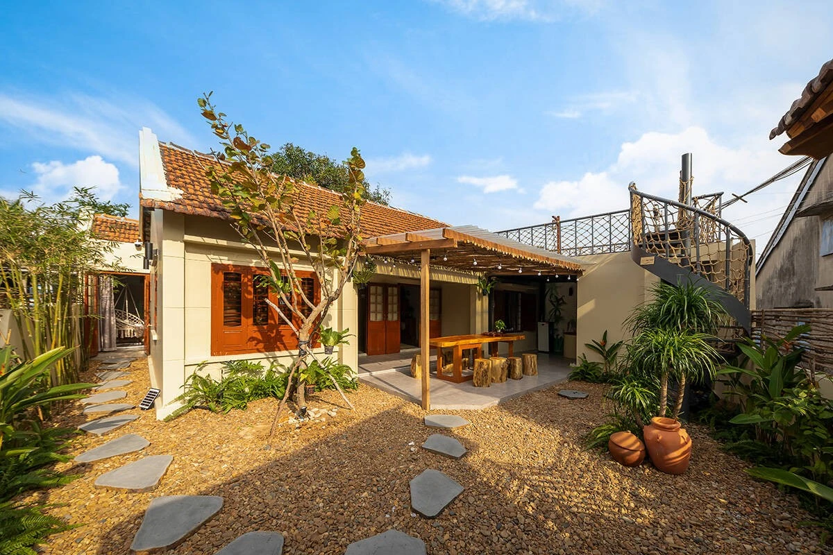 Nhà cấp 4 cũ kỹ "lột xác" thành homestay vạn người mê