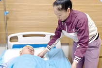 Ngã xe đạp tưởng nhẹ, không ngờ trẻ 11 tuổi tụ máu màng cứng nguy kịch