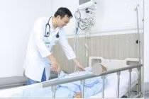 Đặt stent graft cứu cụ ông 83 tuổi vỡ phình động mạch chủ