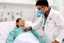 Ngưng tim ngoài đường, người đàn ông được cứu sống qua 'cuộc đua' từng phút