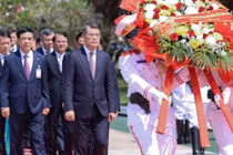 Thủ tướng Lê Minh Hưng đặt vòng hoa tại Đài tưởng niệm các chiến sĩ vô danh