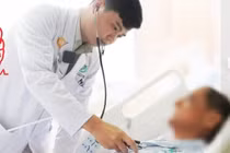 Cứu du khách Singapore thoát di chứng đột quỵ trong gang tấc