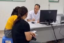 Bác sĩ cảnh báo bệnh từ bùn đất, nước bẩn sau khi nước rút