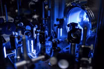 Hai xung laser đưa electron vào trạng thái chưa từng tạo được trước đây