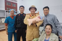 Sản phụ sắp sinh giữa cao tốc, CSGT dùng xe đặc chủng mở đường đi cấp cứu