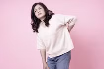 Đến tuổi mãn kinh, vì sao phụ nữ dễ bị loãng xương?