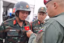 Đoàn cứu hộ Việt Nam được trao Huy chương "Anh hùng Venezuela"