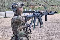 Thực tế khắc nghiệt ở Ukraine giúp AK-12 Nga mạnh mẽ hơn