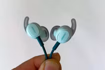 Bose trở lại làm tai nghe có dây sau 11 năm, có chống ồn chủ động