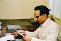 Nghệ sĩ Tiến Hợi đảm nhận vai Bác Hồ trong "Hà Nội mùa đông năm 46". Ảnh: Thể Thao Văn Hoá.
