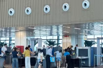 Đề xuất bỏ quy định cởi giày, thắt lưng khi kiểm tra an ninh sân bay