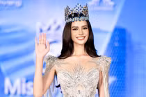 Đương kim Miss World Opal Suchata Chuangsri khoe nhan sắc nổi bật