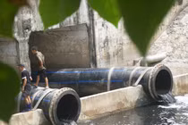 Nước Hồ Tây có đủ để 'hồi sinh' sông Tô Lịch?