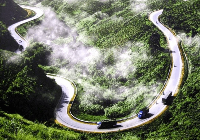 Nín thở những cung đường đèo hiểm trở nhất Việt Nam