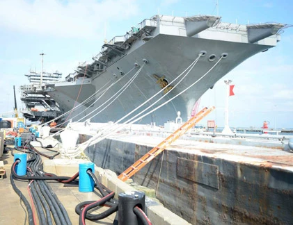Cận cảnh quá trình “hóa kiếp” tàu sân bay Mỹ
