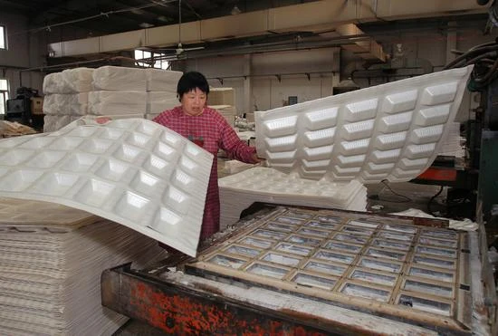 Mục sở thị quy trình sản xuất hộp xốp Trung Quốc
