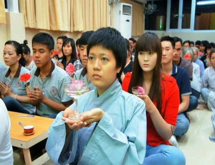 Lễ dâng hoa, cúng trà mừng Phật đản tại chùa Thiện Mỹ
