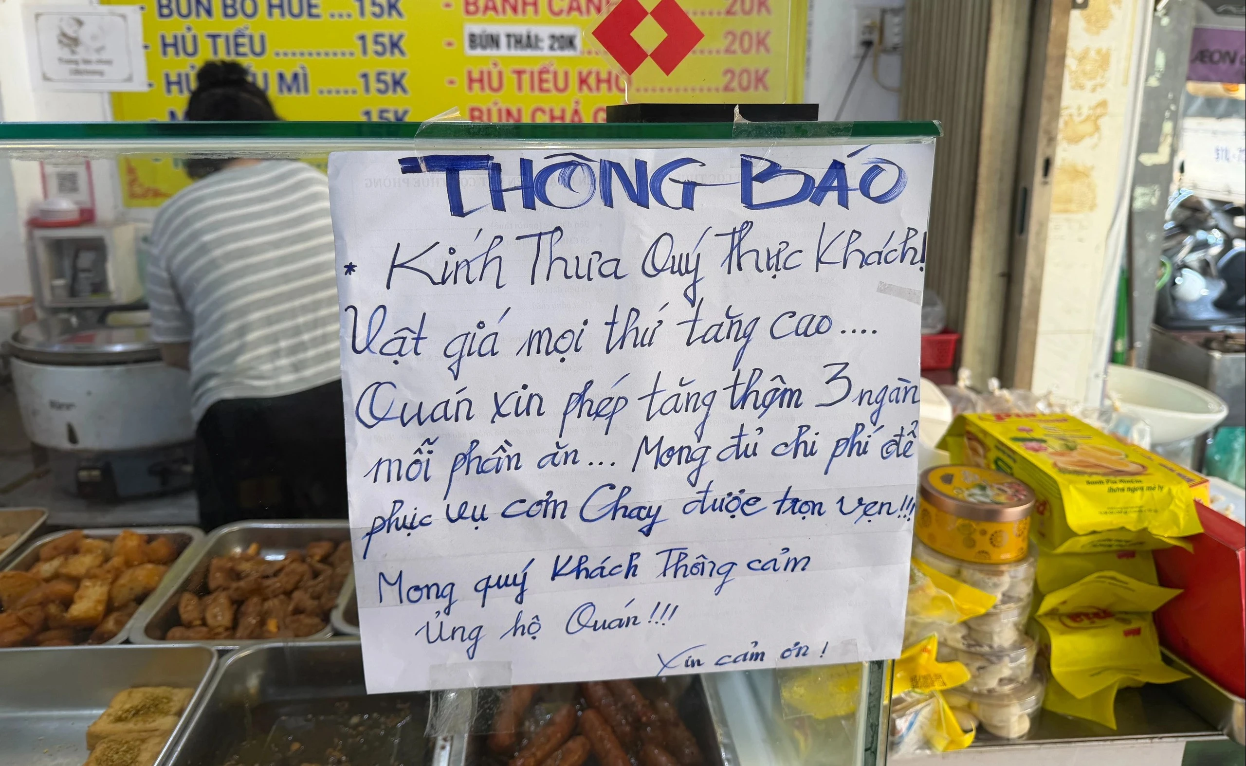 [VIDEO] Giá ăn uống tăng vọt, thực khách thắt lưng buộc bụng, hàng quán lãi mỏng