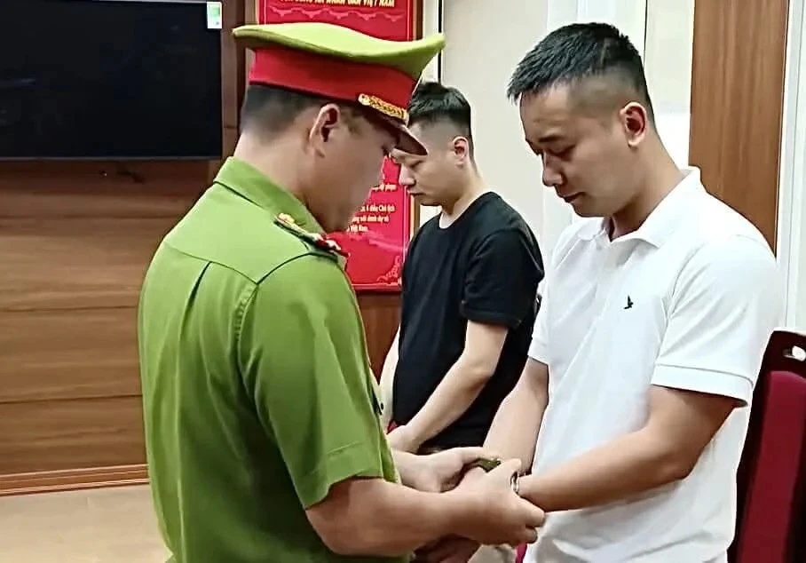 [VIDEO] Quang Linh Vlogs lĩnh án tù, nhiều doanh nghiệp tạm dừng hoạt động