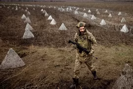 Kostiantynivka sẽ thành Bakhmut thứ hai, Ukraine vội vàng dựng phòng tuyến