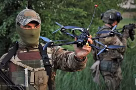 Để tránh thiệt hại nghiêm trọng, lực lượng hậu cần và hỗ trợ của Ukraine đã được di chuyển đến vị trí cách xa đường tiếp xúc từ 40 đến 50 km. Điều này khiến việc tiếp tế trở nên khó khăn hơn đối với các chỉ huy hậu cần, nhưng việc này là cần thiết, nhằm tránh tổn thất.