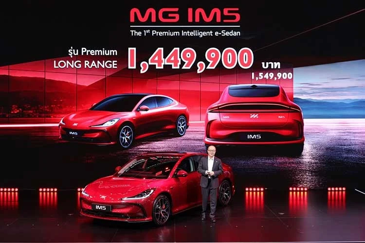 Tận thấy MG IM5 giá 1,19 tỷ đồng, "chung mâm" Toyota Camry và Mazda 6e