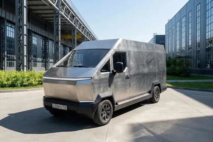 Russo-Balt F200 - xe van điện vỏ thép giá 2,2 tỷ, bảo hành 100 năm
