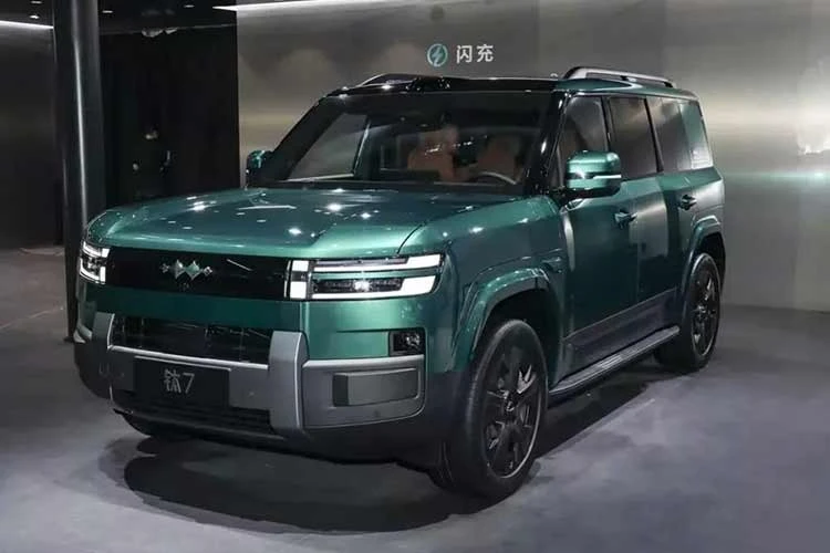 Cận cảnh Fang Cheng Bao Ti7 từ 699 triệu đồng, sạc 9 phút chạy 755 km