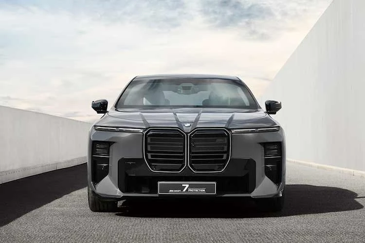 [GALLERY] Hé lộ BMW M760e xDrive facelift hạng sang chống đạn, sắp ra mắt