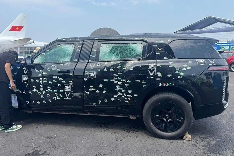 Xem SUV "chủ tịch" VinFast Lạc Hồng 900 LX test khả năng chống đạn