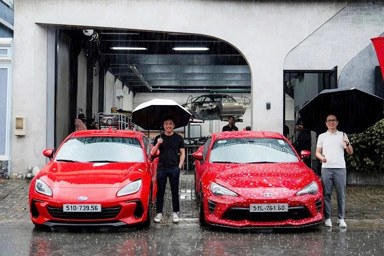Subaru BRZ số sàn tiền tỷ về tay Cường Đô la "đá cặp" Toyota 86