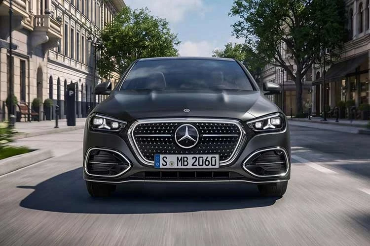 [GALLERY] Mercedes-Benz C-Class 2027 bản máy xăng mild hybrid trình làng
