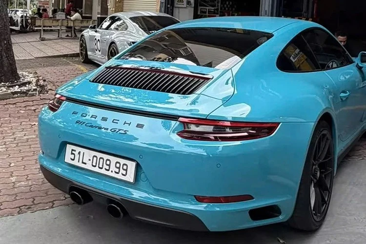 Porsche 911 GTS đeo biển 51L-009.99, đắt ngang Toyota Innova mới