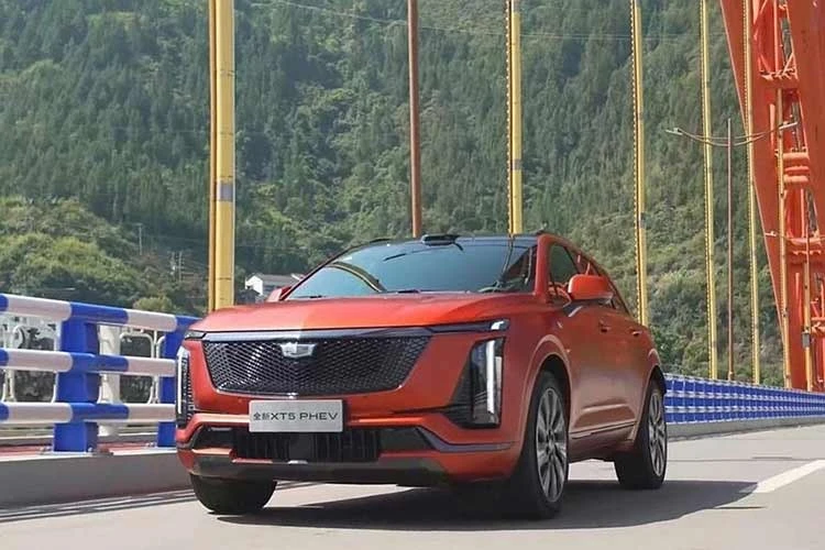 [GALLERY] Cadillac XT5 PHEV tiết kiệm xăng, công nghệ lái bán tự động xịn sò