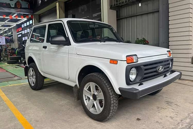 [GALLERY] Loạt ôtô Lada mang về kiểm định tại Việt Nam thanh lý từ 310 triệu đồng