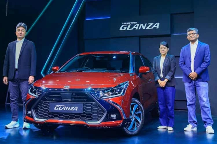 Toyota Glanza 2026 siêu rẻ chỉ 190 triệu đồng, "chung trứng" Suzuki Baleno