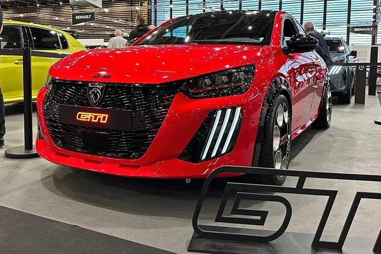 [GALLERY] Peugeot e-208 GTi 2026 giá từ 49.646 USD - xe điện "nhỏ mà có võ"