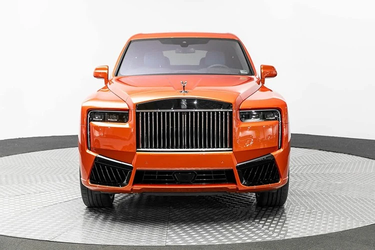 Rolls-Royce Cullinan Series II "màu sốc" rao bán 16,7 tỷ đồng