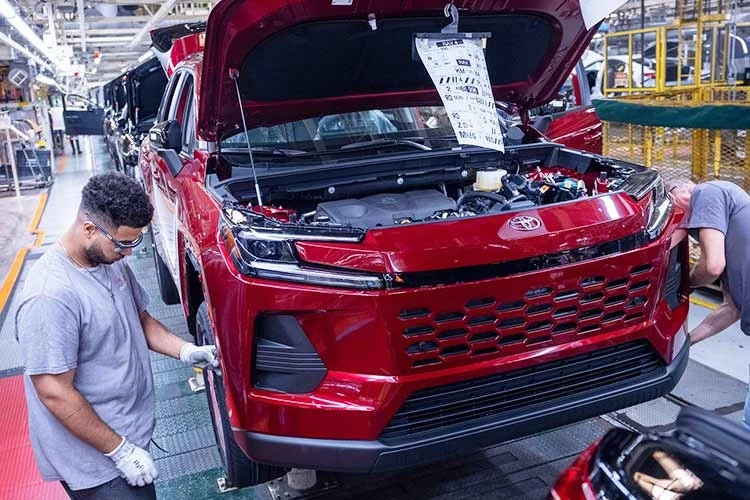 [GALLERY] Toyota RAV4 "cháy hàng", mở rộng sản xuất vẫn không đủ xe để bán