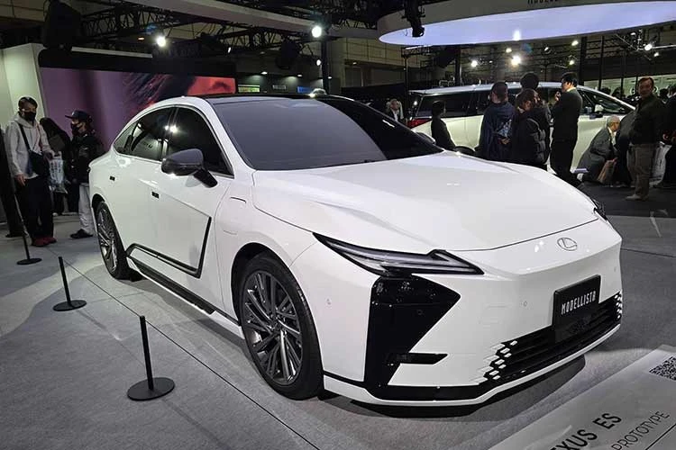 Lexus ES thế hệ mới ra mắt - fastback điện phá cách, đậm chất tương lai