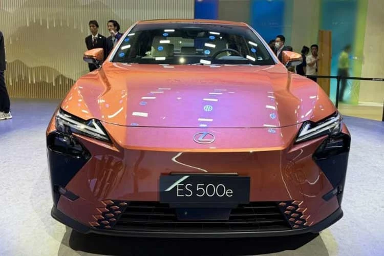 Lexus ES 2026 nhận cọc tại Việt Nam, khởi điểm trên 2,3 tỷ đồng