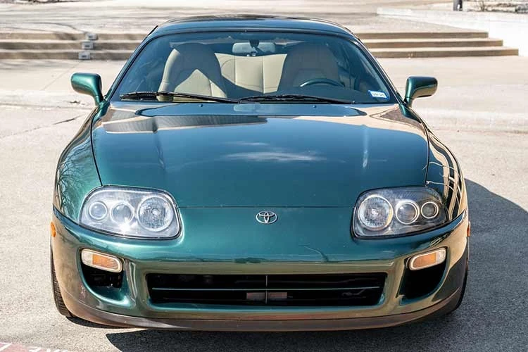 Toyota Supra 30 năm tuổi đắt ngang Cadillac CT4-V mới nhưng... vẫn rẻ