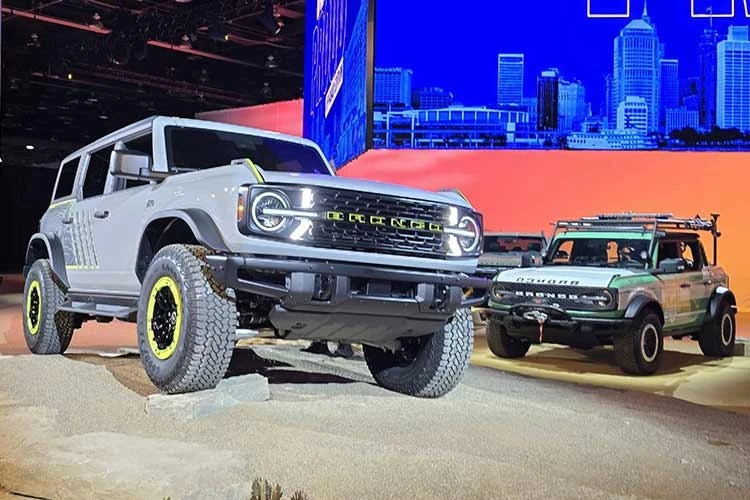 Vén màn Ford Bronco RTR 2027 "giá mềm", off-road ấn tượng hơn
