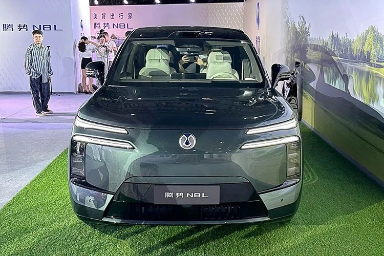 BYD Denza N8L từ 1,22 tỷ đồng, chạy 430km không "uống" 1 giọt xăng